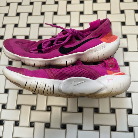 Nike Fuchsia and Black Running Shoes - Picture 3 of 6